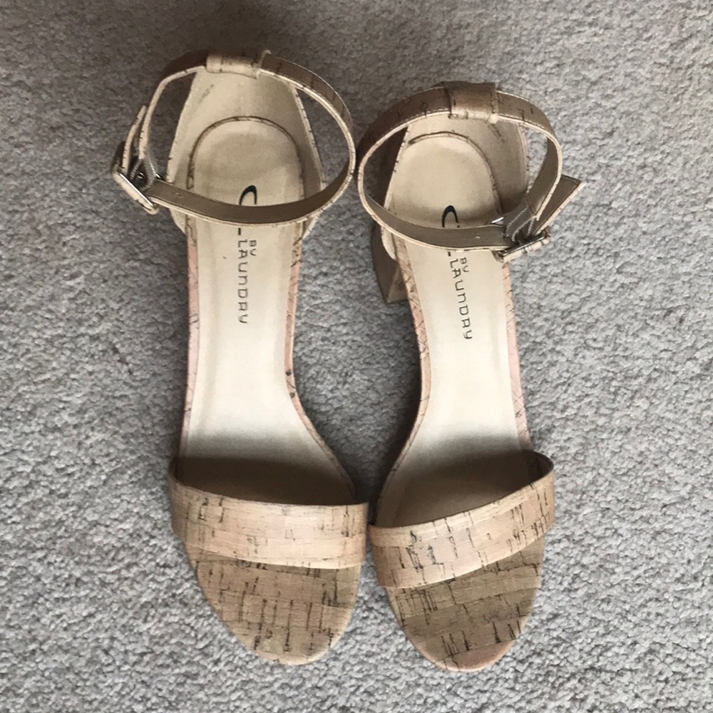 CL BY LAUNDRY Ankle strap block heel